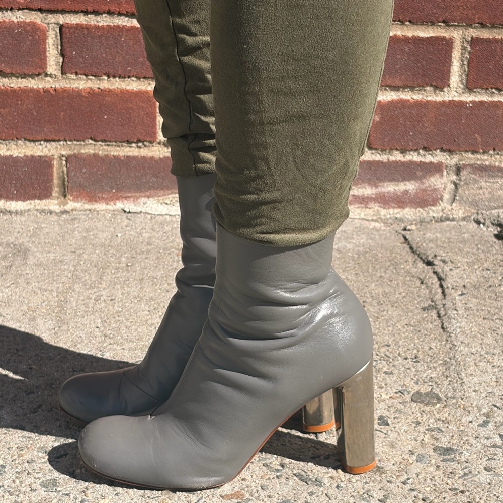 Celine Gray Leather Boots comfortable fit for any occasion - Picture 5 of 15